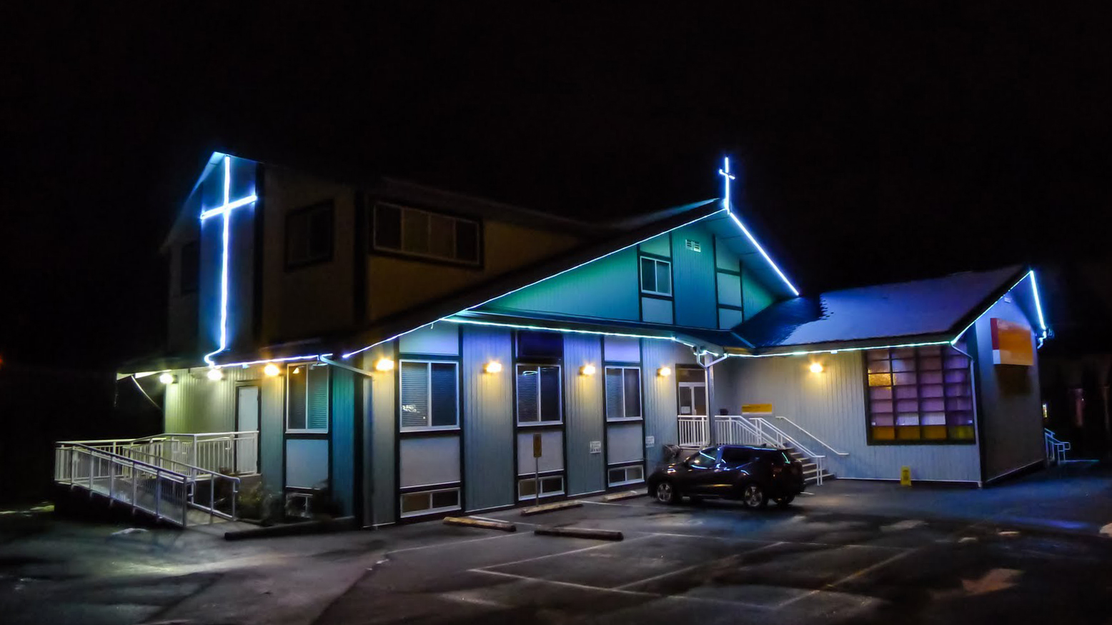 밴쿠버 한인 성공회 교회 밤 외관